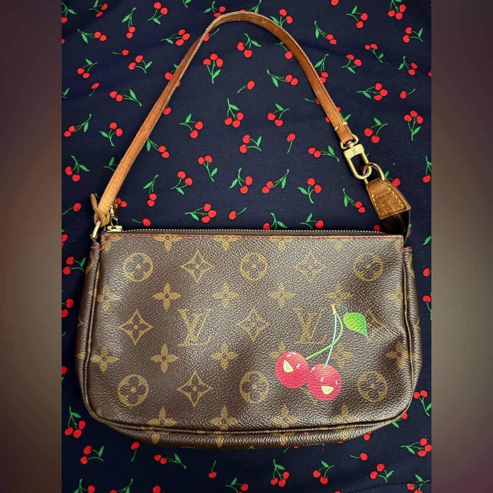 Louis Vuitton pochette cerises